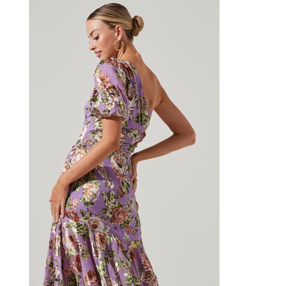 Astr Asymmetrical Floral Dress in Purple and Pink - Picture 11 of 14